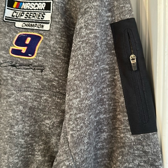 NWOT Men’s Antigua Charcoal Gray Chase Elliott #9 NASCAR Cup Series Pullover - Picture 5 of 10
